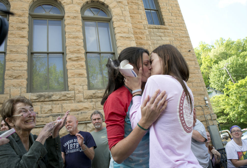 Illustration for article titled Two Women Make History By Getting Married in Arkansas